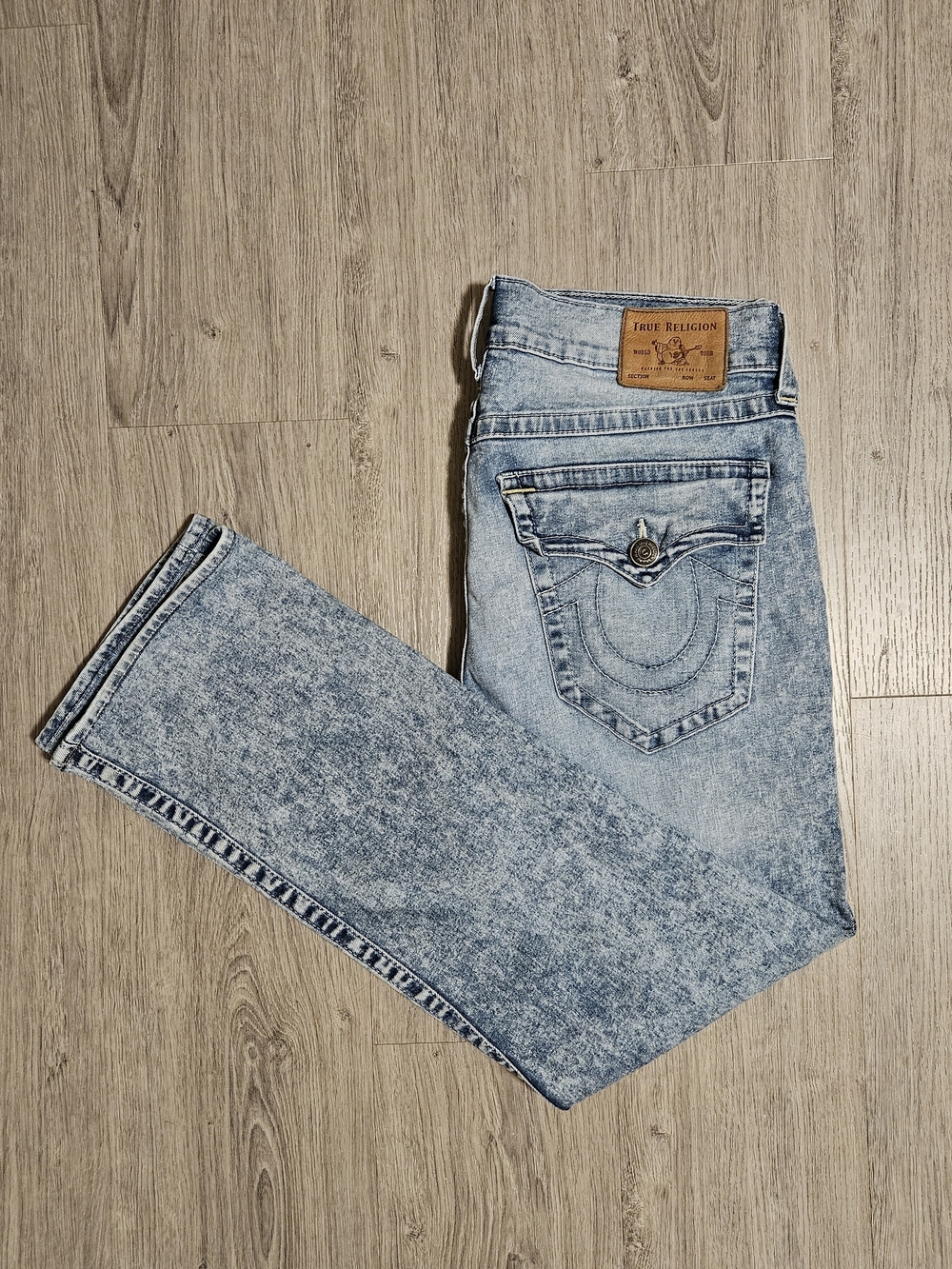 True Religion Men's Light Wash Stonewashed Jeans - Classic Straight Fit (33w)